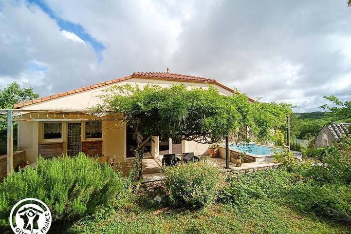 Location de vacances pour 10 personnes, avec jardin à Villesèque