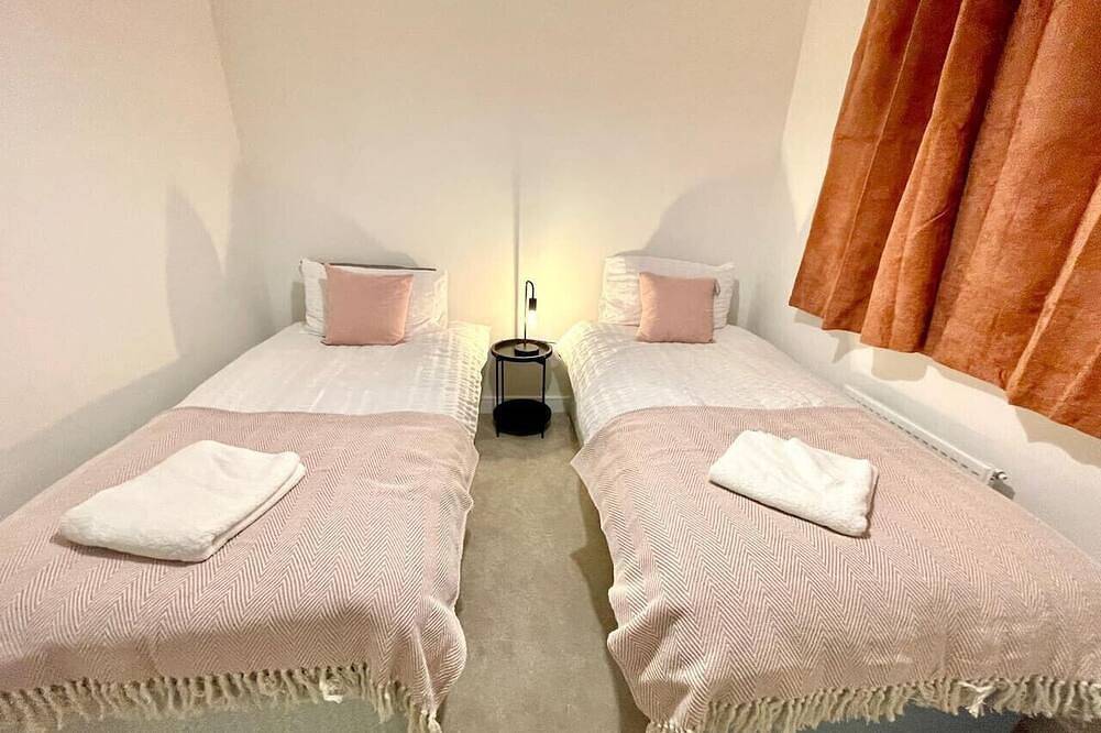 Churchill House Long Stays Sleeps 6 in Gloucestershire