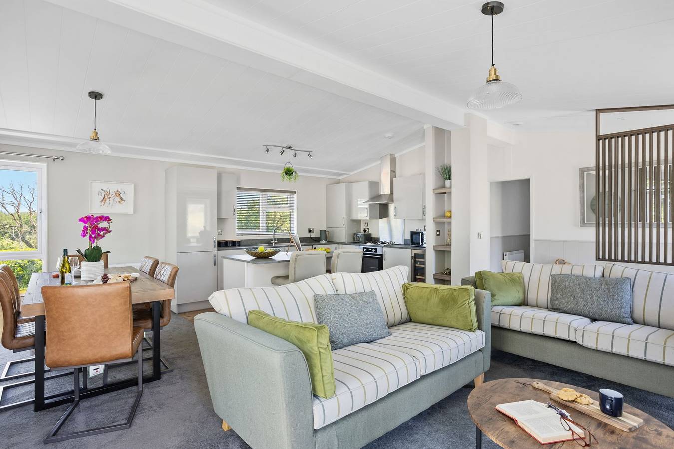 Bramble Lodge, 12 Roadford Lake Lodges in Broadwoodwidger, Devon