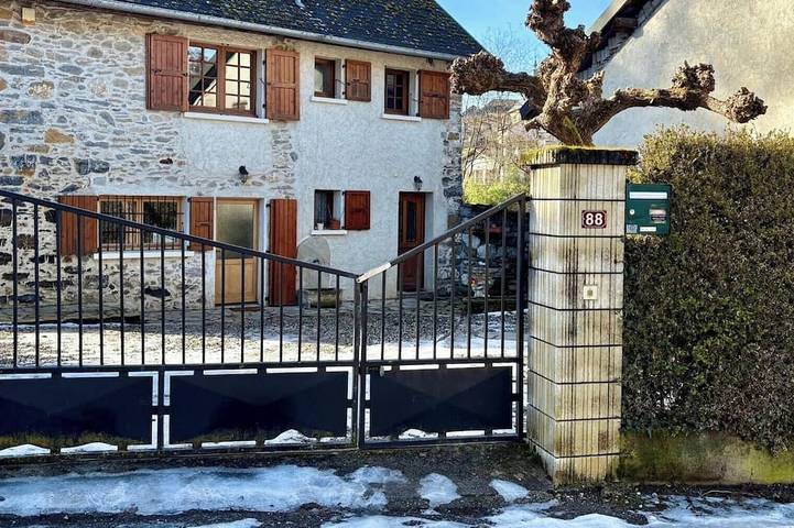 Gîte pour 4 personnes, avec jardin, animaux acceptés à Coise-Saint-Jean-Pied-Gauthier