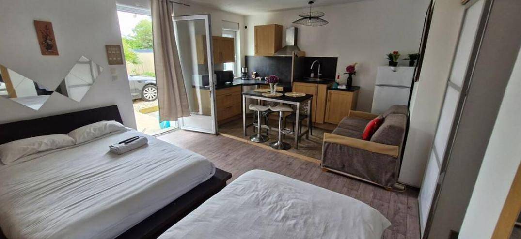 Appartement entier, Two-Bedroom Apartment in Noyal-Châtillon-sur-Seiche, Région de Rennes