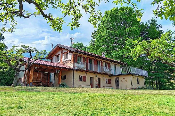 Location de vacances pour 6 personnes, avec jardin et balcon à Netro
