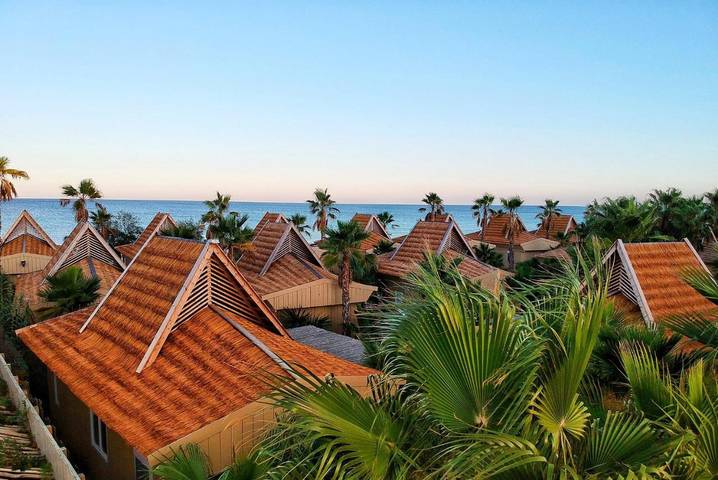 Parc de vacances pour 4 personnes, avec Terrasse et Jardin ainsi que Piscine et Vue dans 
