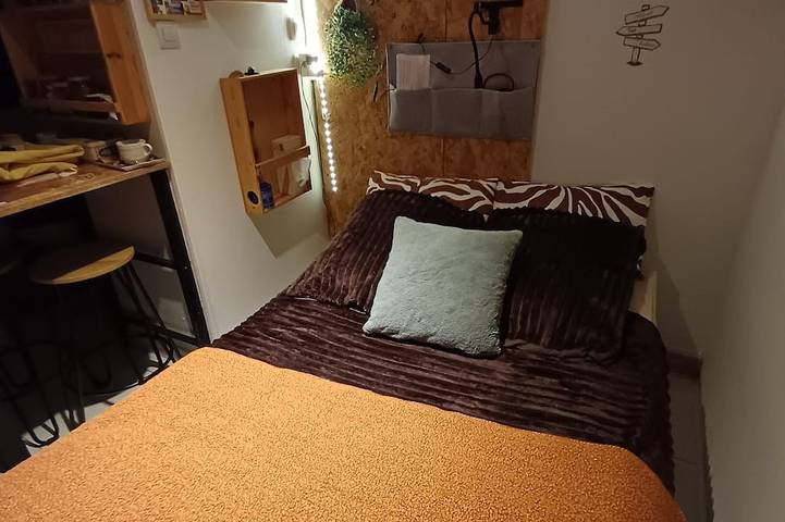 Ganze Wohnung, 10 qm Studio Wohnung + 18 qm Terrasse + Pool + Privatparkplatz in Quissac, Le Vigan und Umgebung