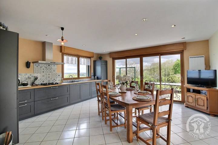 Gîte pour 8 personnes, avec Terrasse ainsi que Jardin et Vue à Plouasne - 4