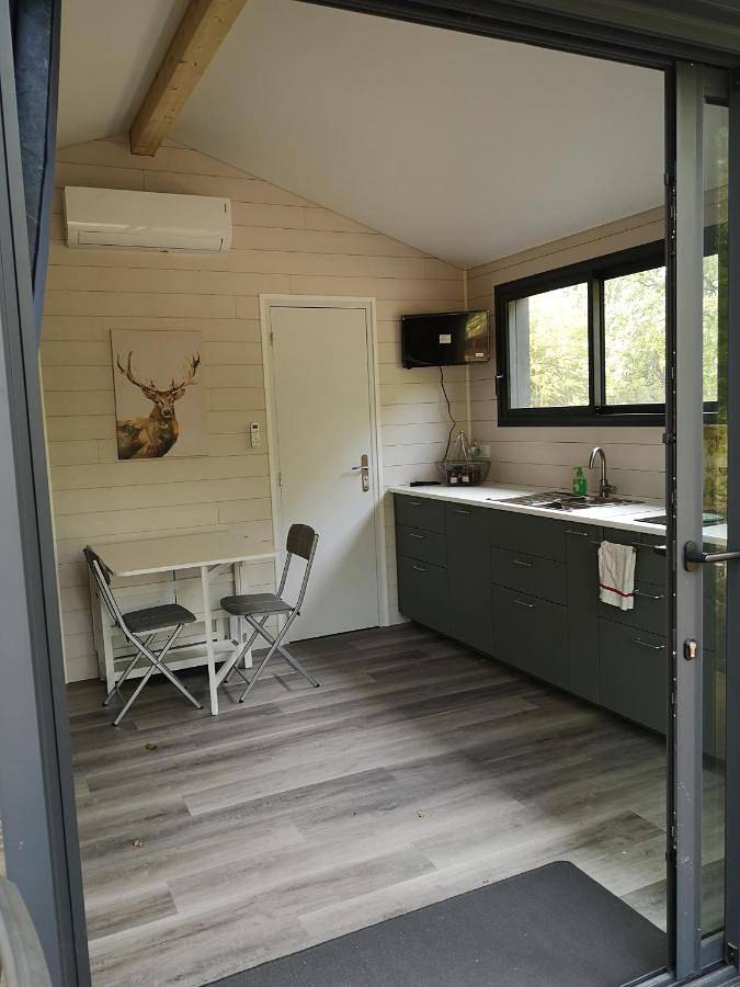 Lodge avec terrasse in Charmeil, Région de Vichy