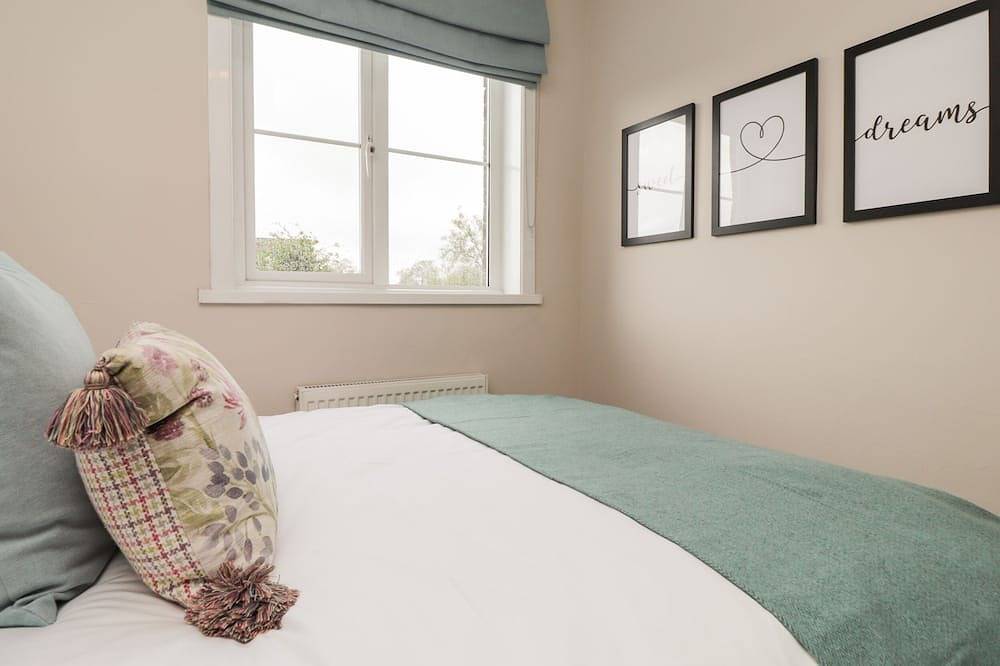 Vine Cottage, with a garden in Tenterden in Tenterden, Ashford region