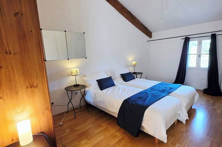 Location de vacances pour 8 personnes, avec jardin et piscine, animaux acceptés à Crestet - 4