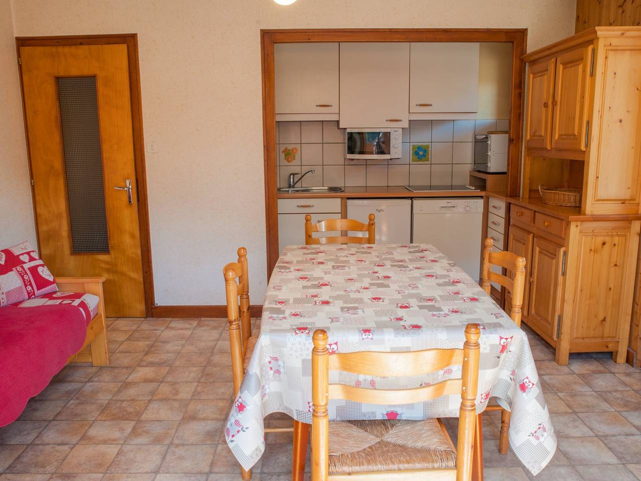 Entire apartment, Cozy 6-person apartment with parking in the heart of Grand-Bornand in Le Grand-Bornand, Annecy region