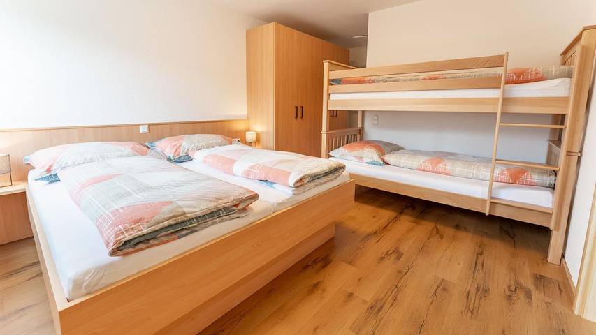 Ferienwohnung für 4 Personen, mit Balkon in Raggal