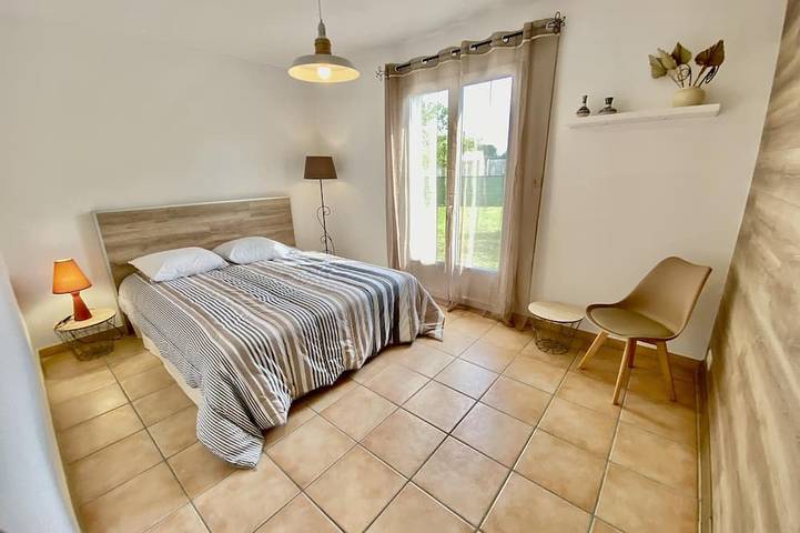 Villa*** 6p, 3ch avec grand jardin arboré clos, clim, village classé de Vogue in Vogüé, Ardèche