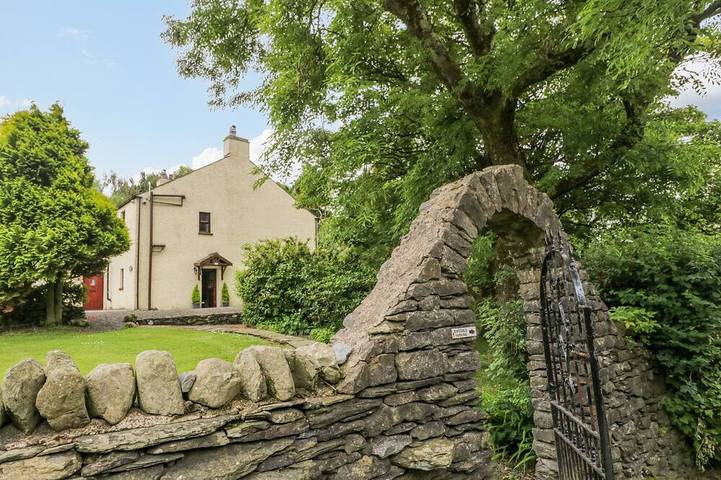 Cottage for 8 people, with hot tub and garden in Barrow-in-Furness