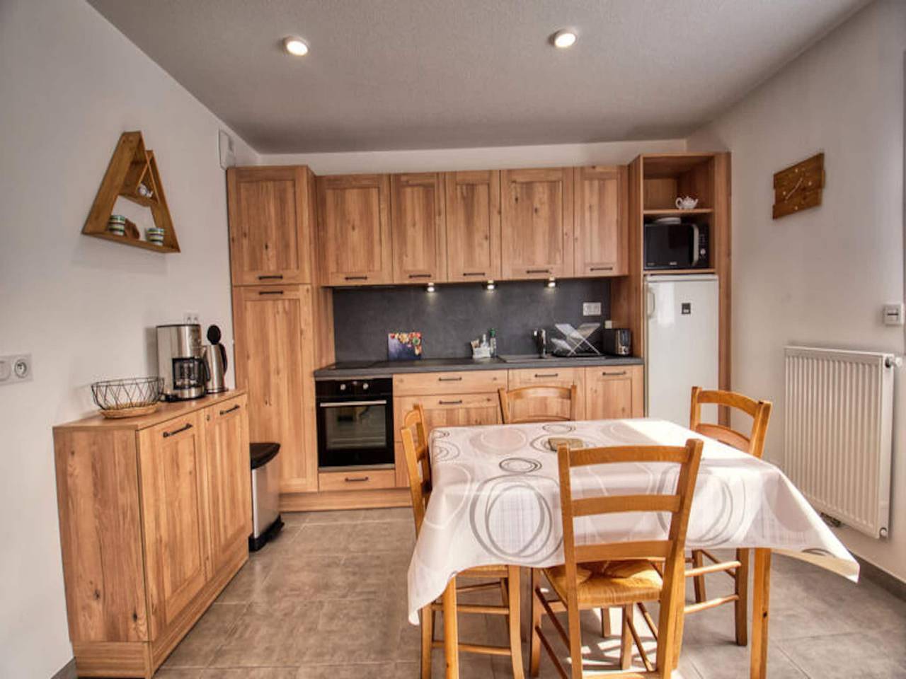 Entire apartment, 2 Rooms for 4 People in Verchaix, Bonneville region