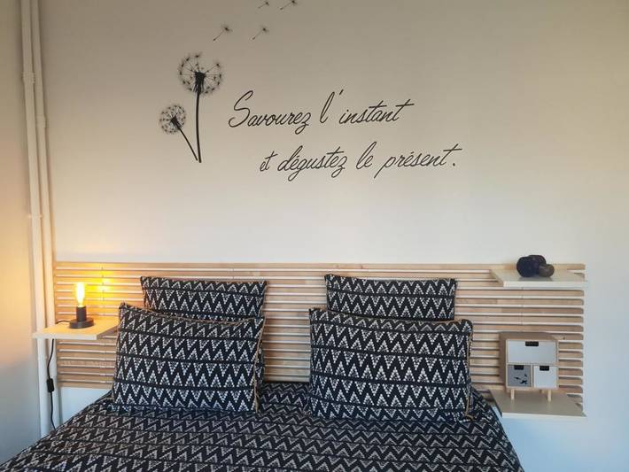 Ferienwohnung für 2 Personen, mit Balkon und Terrasse sowie Ausblick in Dinan