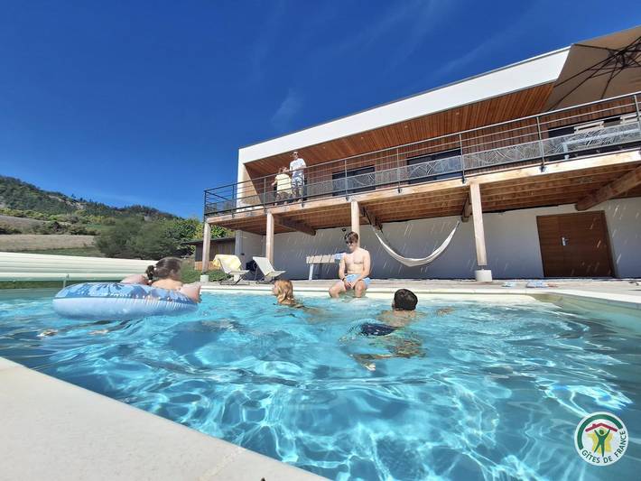 Vakantiehuis voor 6 personen, with Balkon and Terras as well as Tuin and Zwembad in Gap