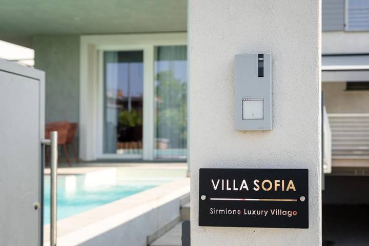 Villa pour 7 personnes, avec Terrasse ainsi que Jardin et Piscine à Sirmione - 3