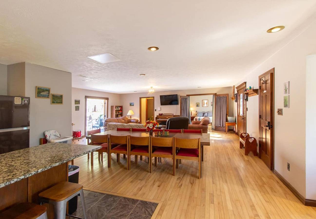 Private Retreat w/ Pool, Hot Tub and Dining Hall in Monroe County (IN)