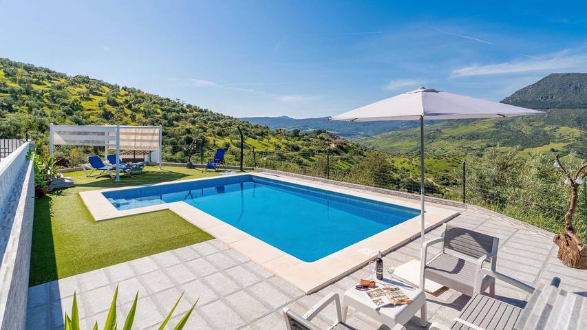 Casa rural para 6 personas, con piscina y balcón/terraza, Se admiten mascotas en El Gastor