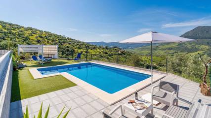 Casa rural para 6 personas, con balcón/terraza y piscina, Se admiten mascotas en El Gastor