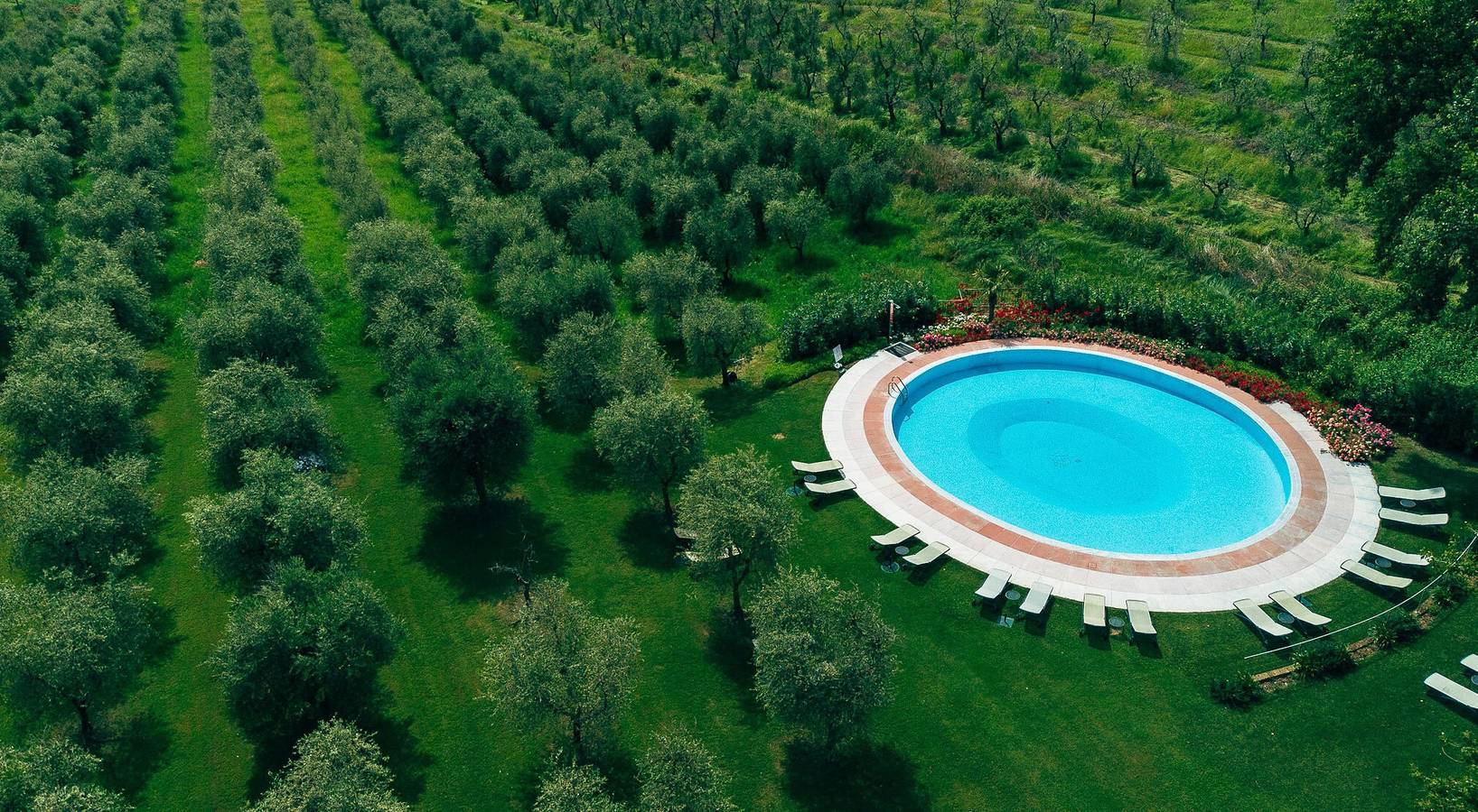 Appartamento intero, Appartamento 'Superior Diamante' con piscina condivisa, Wi-Fi e aria condizionata in Puegnago del Garda, Prealpi Gardesane