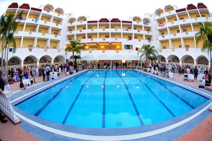 Hotel para 2 personas, con piscina para niños además de piscina y jardín - 1