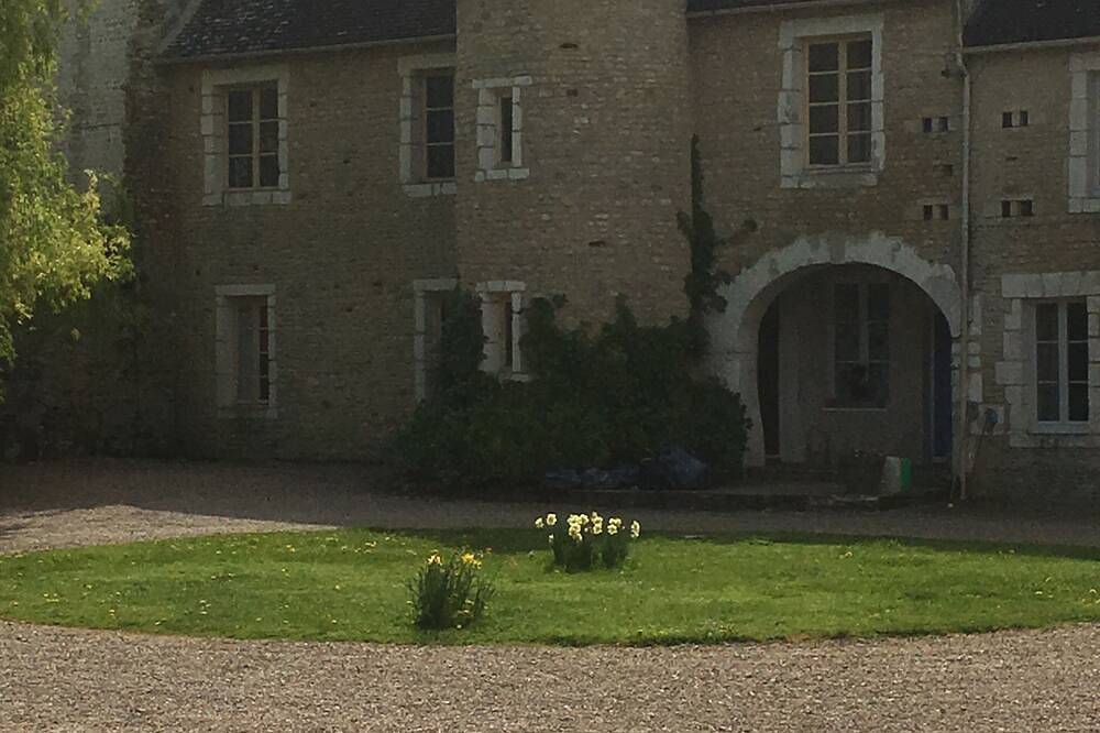 Coeur de Combray, sleeps 44 with pool & function space set in beautiful gardens in Ernes, Région de Caen