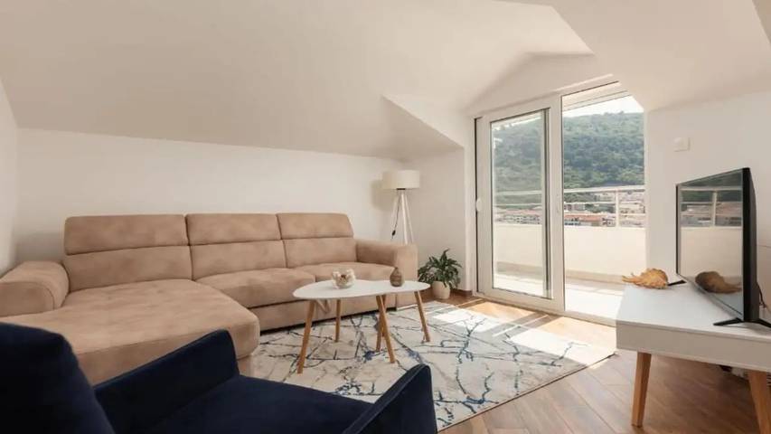 Appartamento per 7 persone, con balcone a Budva