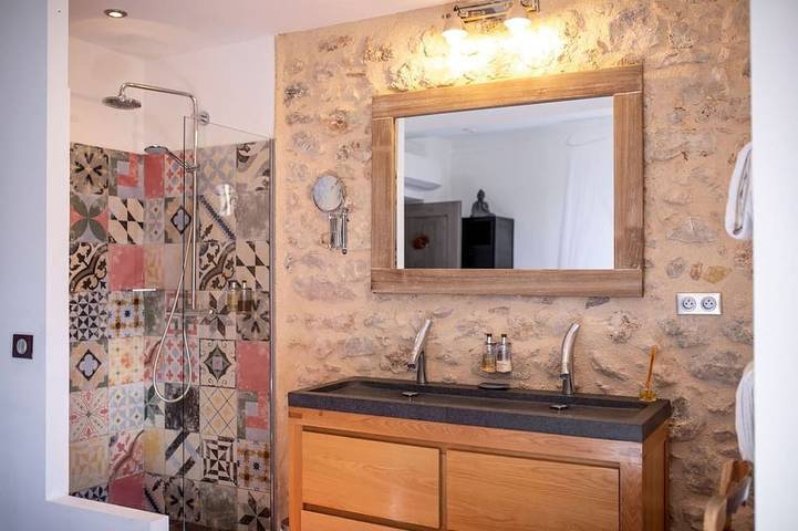 Chambre "Olivier" – Hébergement B&B de qualité pour toutes tailles in Fayence, Région de Draguignan