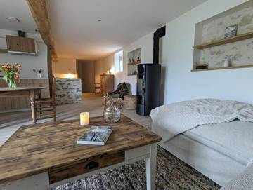 Gîte pour 2 personnes, avec terrasse ainsi que vue et jardin à Mercuès