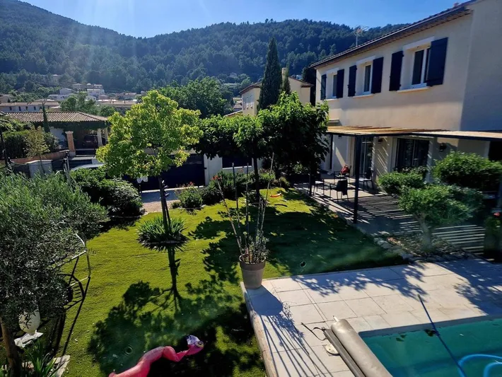 Chalet para 8 personas, con jardín y piscina - 1