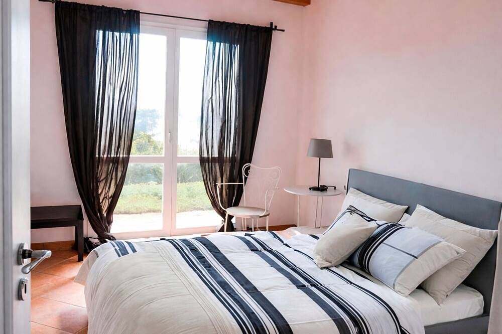 Freistehendes 4½-Zimmer-Haus mit Pool und atemberaubender Sicht auf den See in Gaggio (Agra), Agra