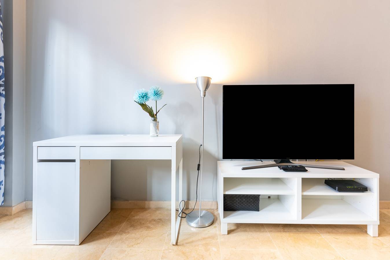 Entire apartment, Apartment 'Apartamento Alboran' with Wi-Fi and Air Conditioning in Málaga Central District, Malaga