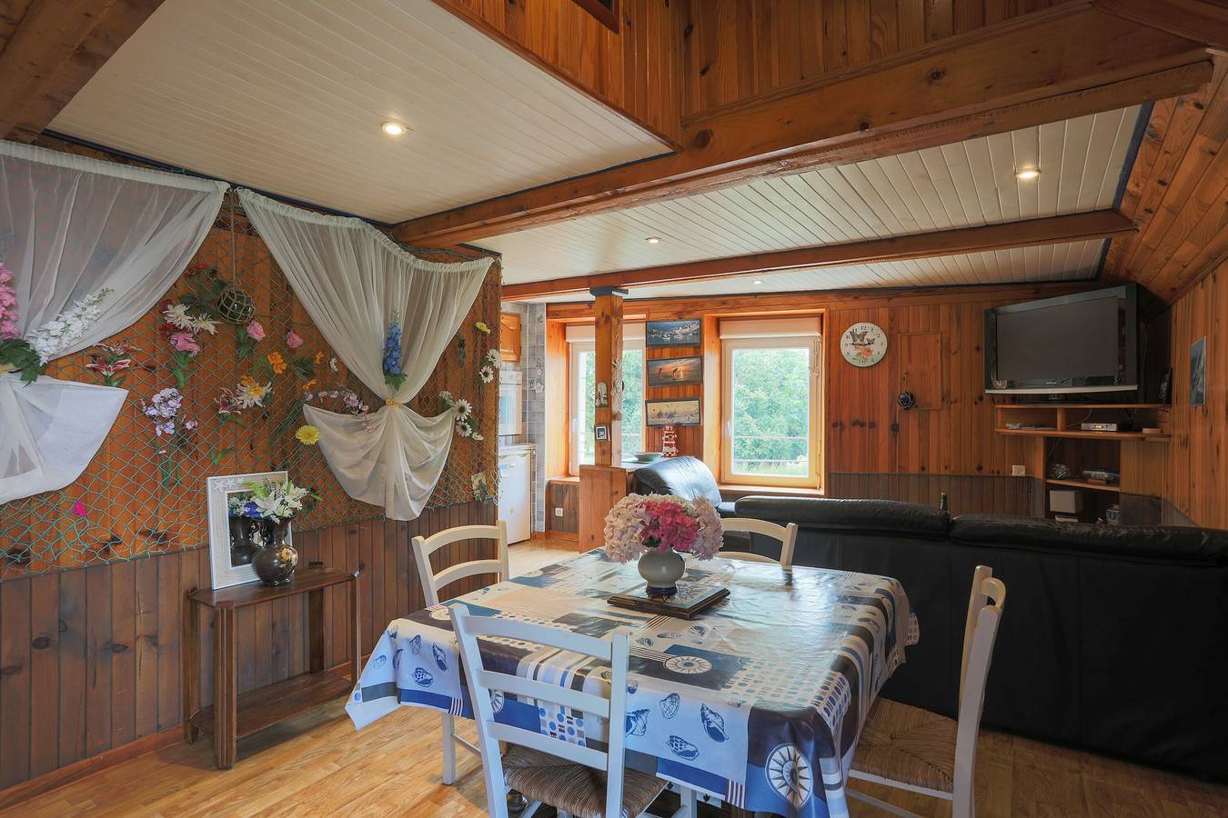 Holiday Home 'Maison Bateau' with Shared Terrace and Air Conditioning in Plouézec, Côte de Goëlo