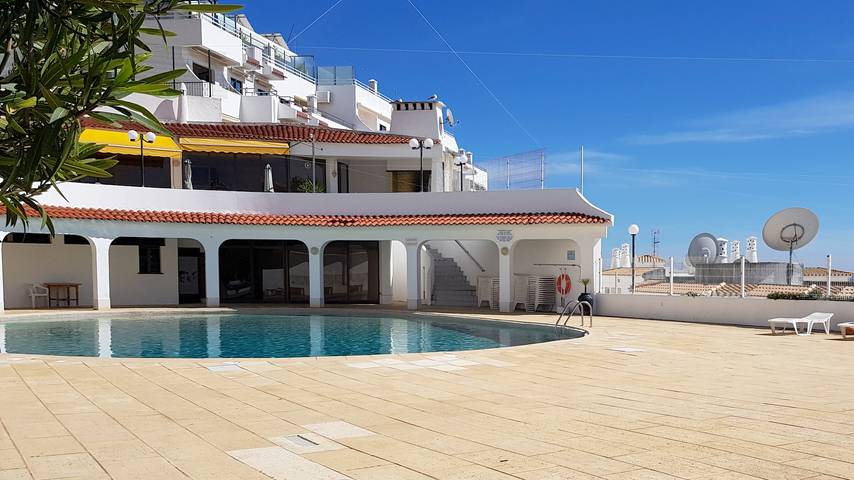 Ganze Wohnung, Albufeira, with terrace, sea views, 5 min to beach in Albufeira e Olhos de Água, Faro Distrikt