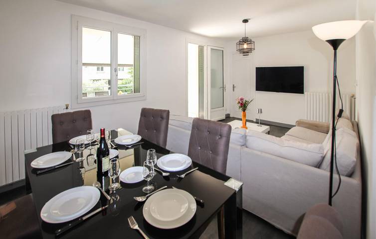 Charmant appartement de 70 m² avec piscine, Wi-Fi et restaurants à proximité in Montélimar, Région de nyons