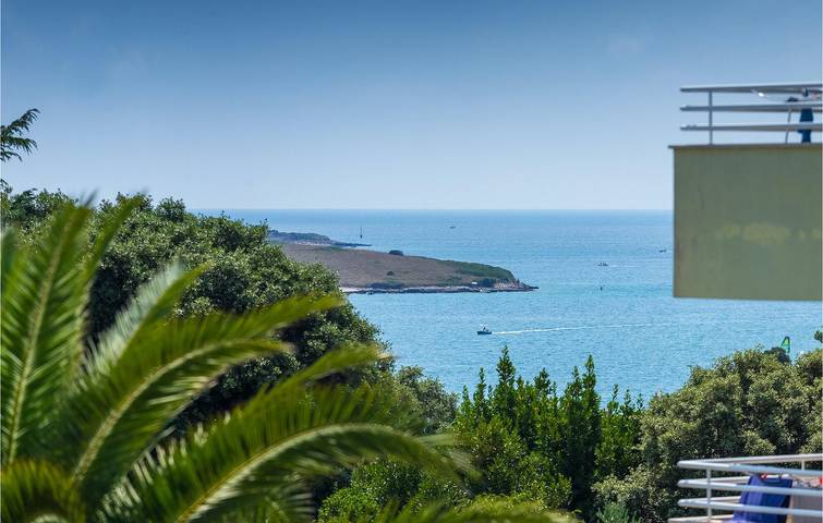Acogedor apartamento de 138 m² con piscina, wifi y acceso a la playa en Bijela in Premantura, Costa sur de Istria
