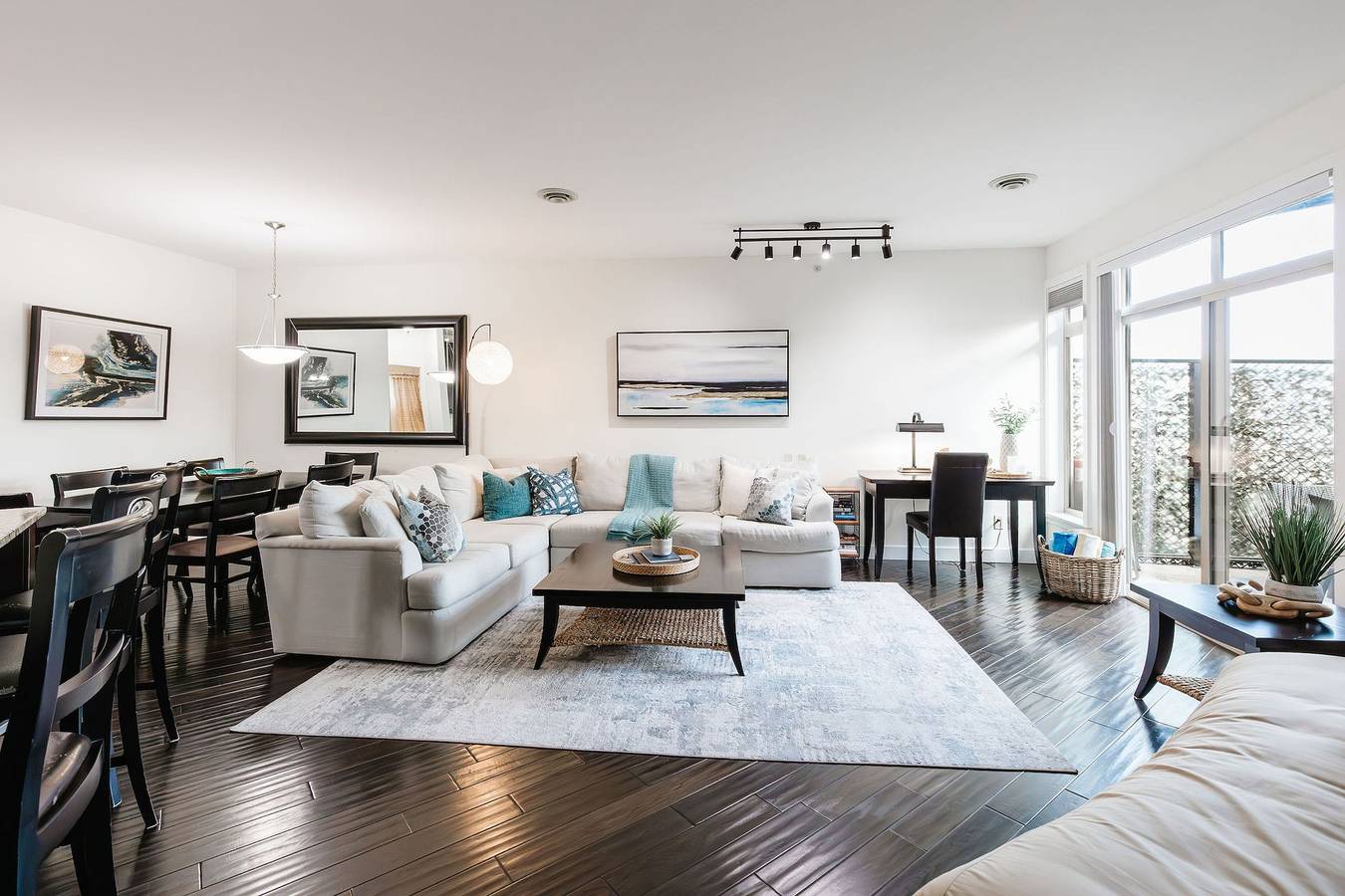 Appartamento intero, Beachfront, Lakeview Condo at Barona in West Kelowna, Crystal Mountain