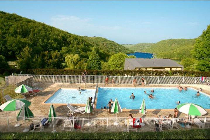 Appartement de vacances pour 4 personnes, avec jardin et piscine, animaux acceptés