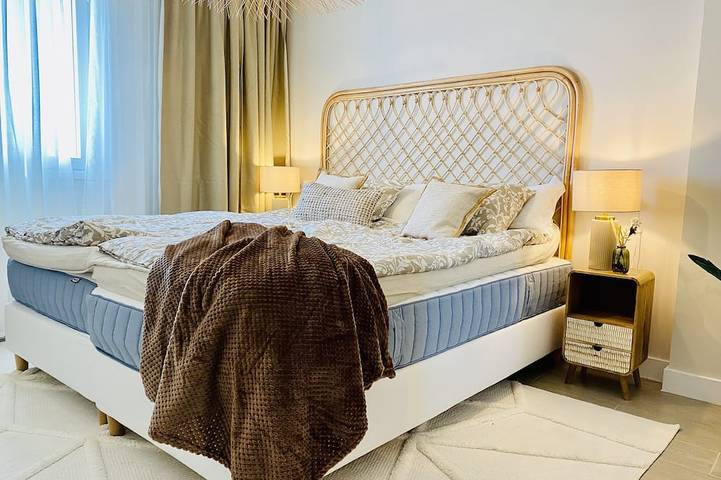 Appartement entier, Stor Lägenhet vid Stranden med Fantastisk Terrass in Torrox Costa, Torrox