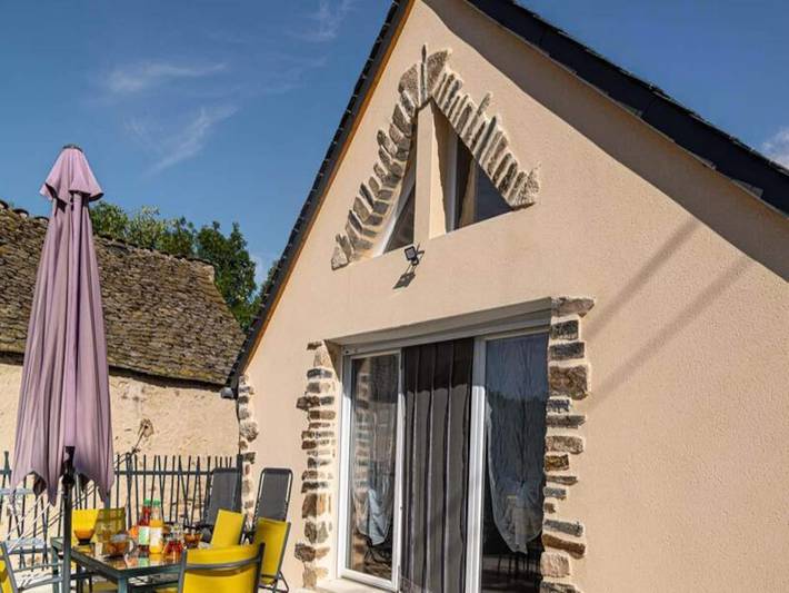 Gîte pour 6 personnes, avec terrasse et piscine, adapté aux familles à Lachamp (Lozère)