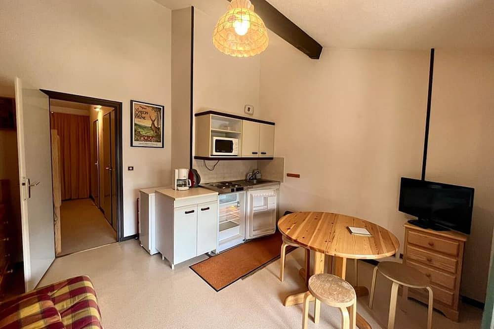 Appartement entier, Appartement T2 cabine proche pistes avec balcon et casier à skis in Le Lioran, Laveissière
