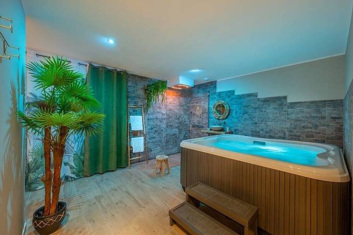 Gîte pour 2 personnes, avec Jacuzzi ainsi que Terrasse et Sauna