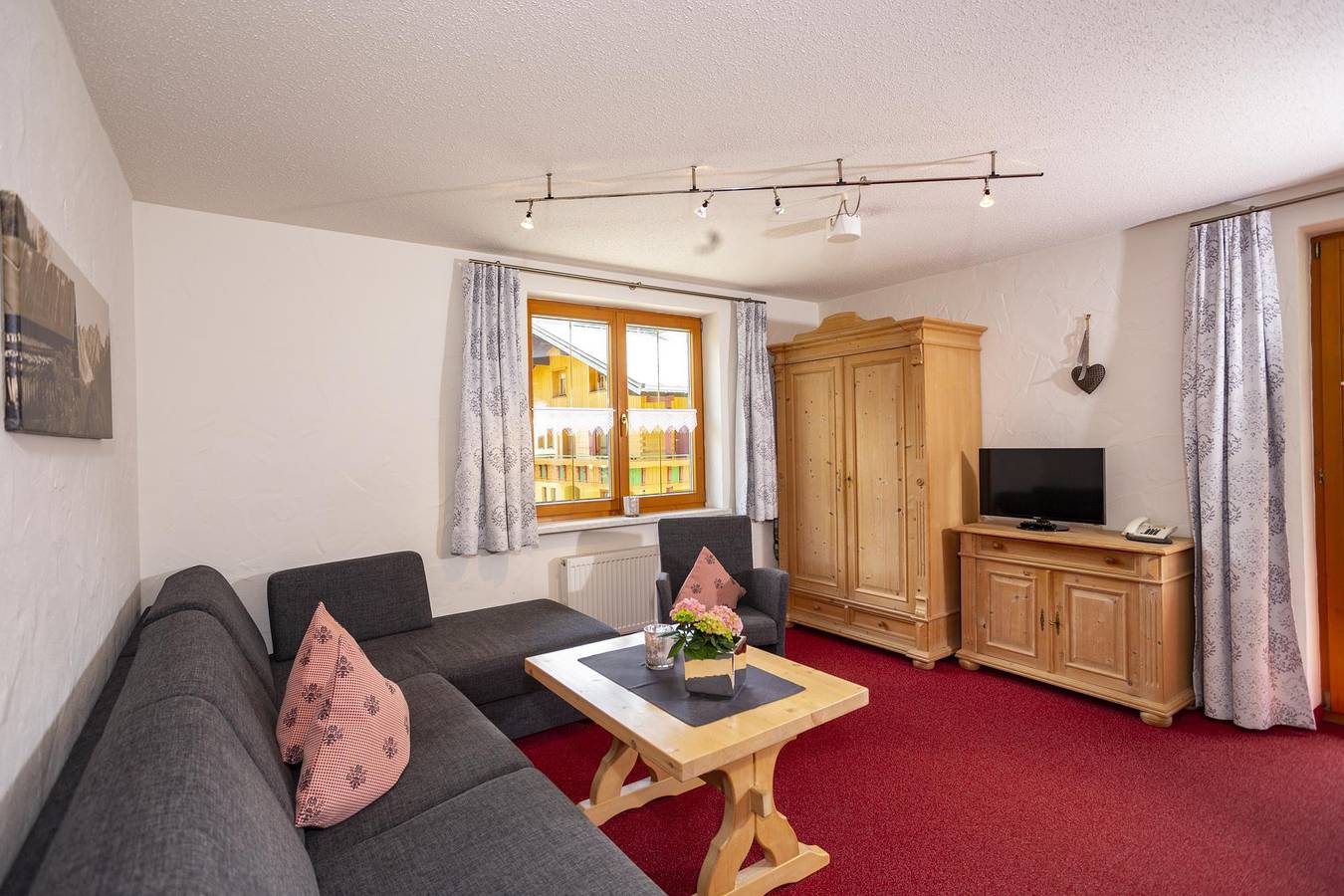 Ganze Ferienwohnung, Apartment/1 Schlafraum/Dusche, Wc Top 2 in Mittelberg, Kleinwalsertal