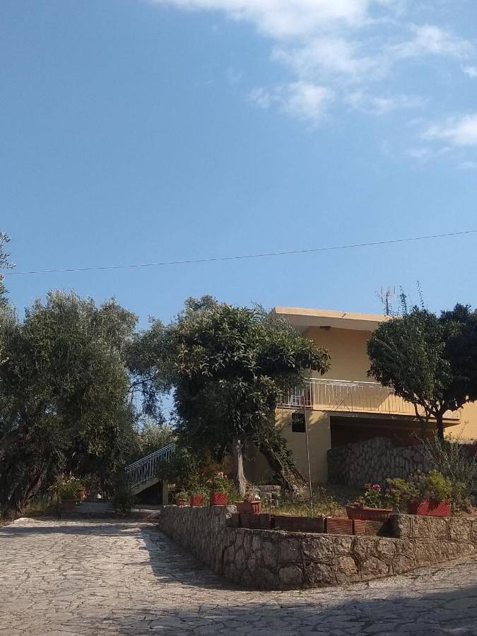 Location de vacances pour 6 personnes, avec jardin et vue, adapté aux familles dans Benitses - 2