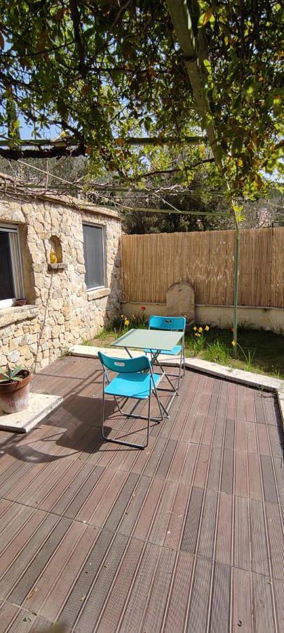 Gîte pour 2 personnes, avec jardin et terrasse à Eyguières - 2