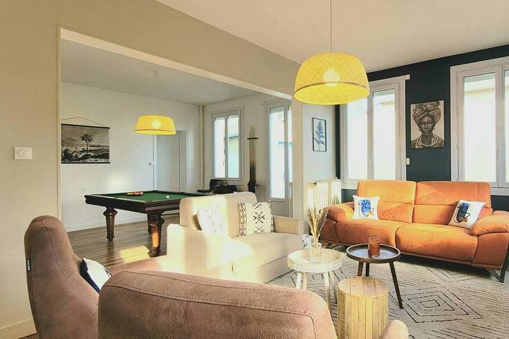 Gîte pour 12 personnes, avec terrasse et jardin à Saint-Martin-des-Besaces