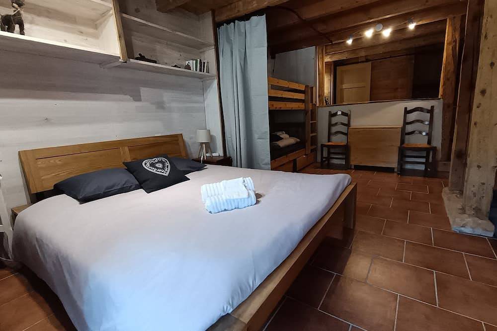 Entire apartment, Sweet typical appartment in our typic Bauge Farmhouse, with Nordic Bath in Aillon-le-Vieux, Chambéry region