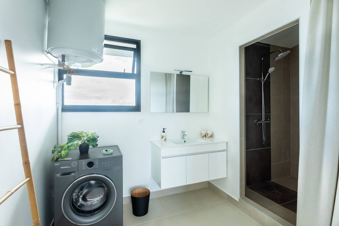 Apartamento entero, Atea Pearl – Diadème View, Terrace & Parking in Pirae, Tahiti