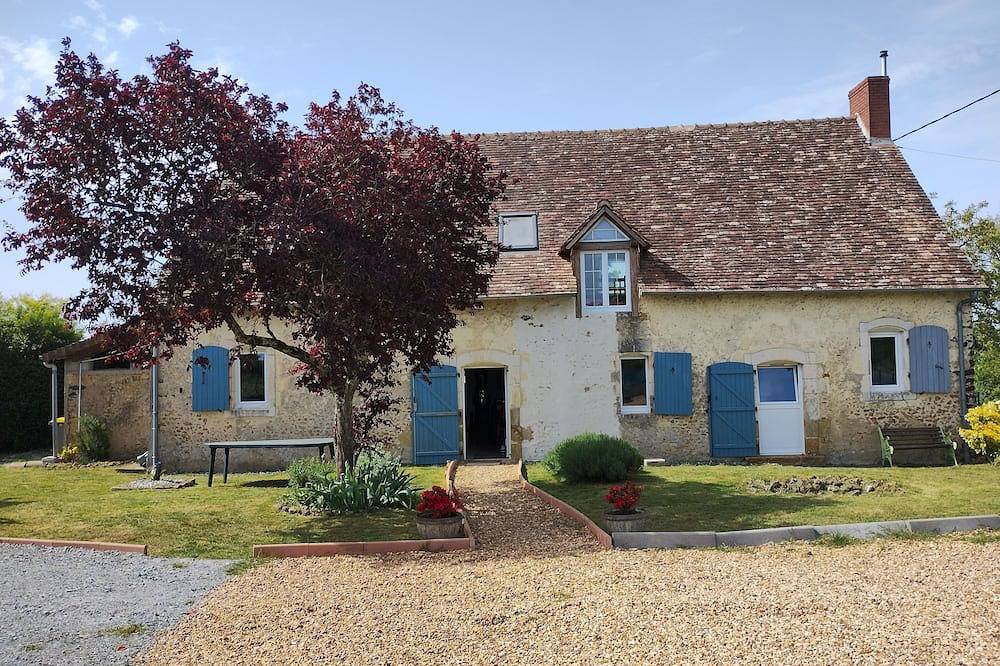Colette Art Deco room in quiet farmhouse near circuit, pets welcome in Marigné-Laillé, Sarthe