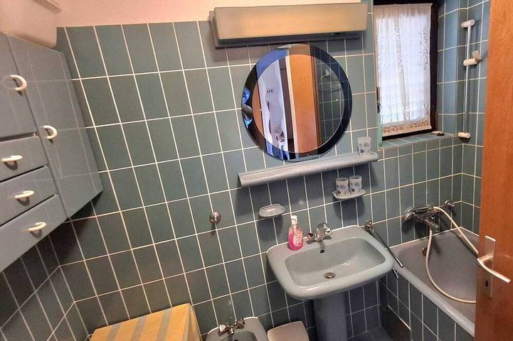 Ganze Wohnung, Luxus-Appartement mit Panoramameerblick in Tisno, nur 100 Stufen zum Meer in Tisno, Dalmatinisches Festland